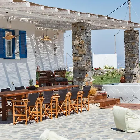 Punda Paros Villa *